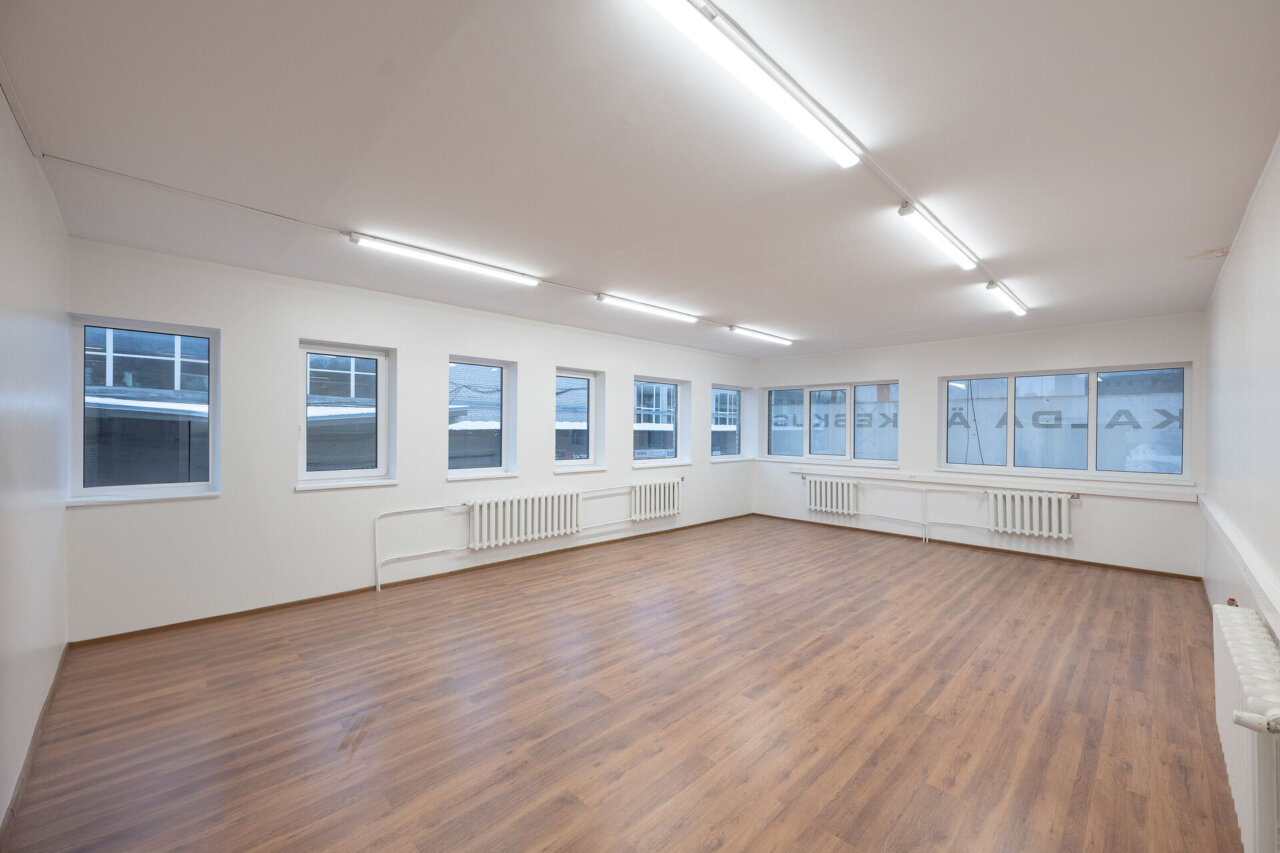 SOODNE JA VÄRSKELT RENOVEERITUD KONTORIPIND! — 103 m² Kalda Ärikeskus