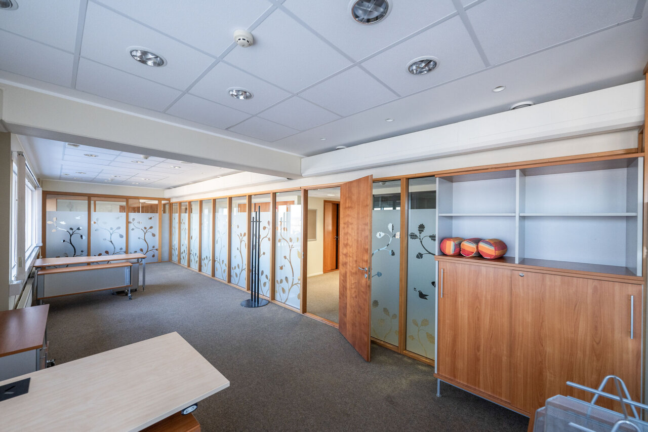 SOODNE KONTORIPIND LÄBI KAHE KORRUSE SÜDALINNAS! — 1900 m² The Bank