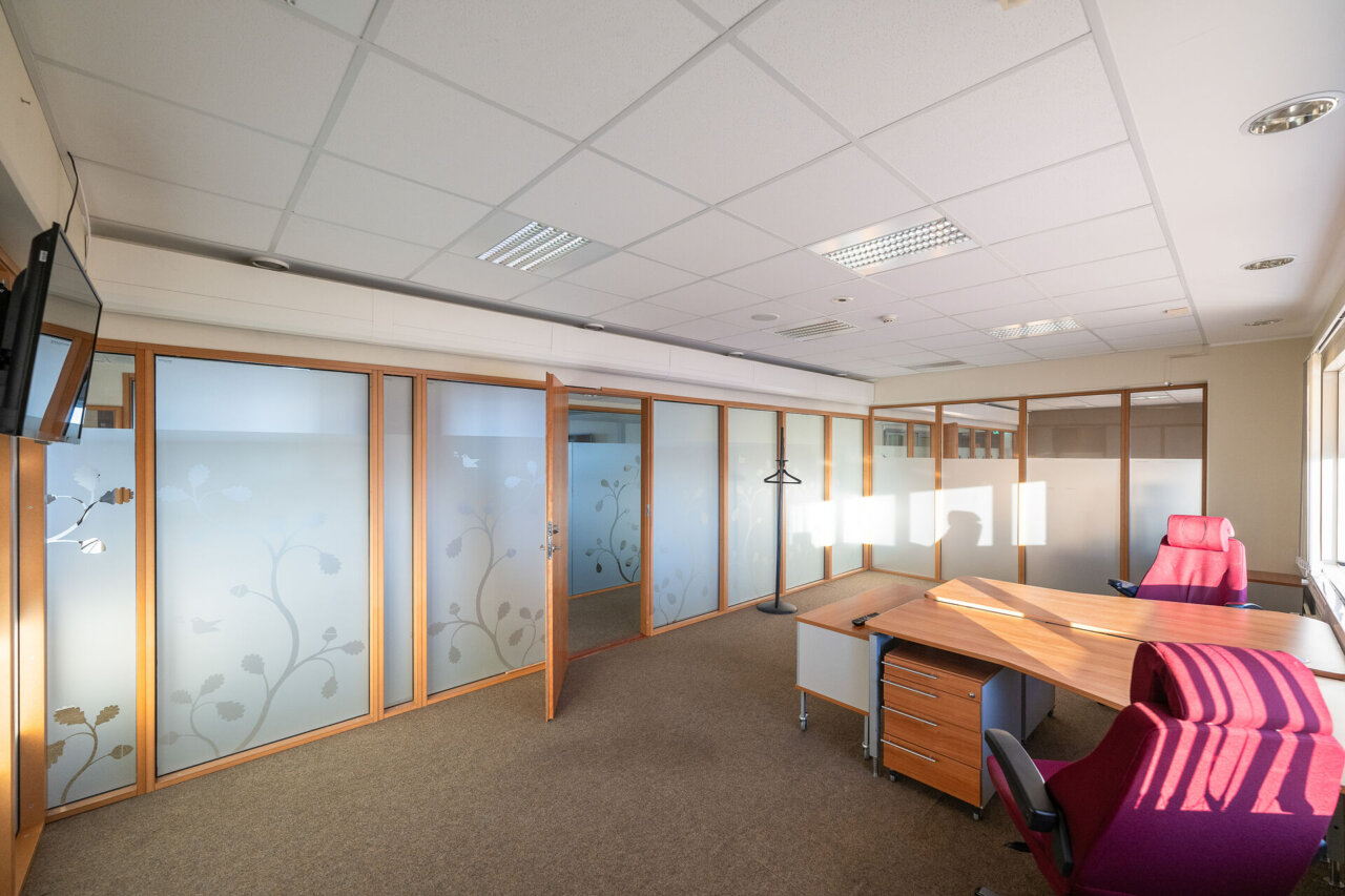 SOODNE KONTORIPIND LÄBI KAHE KORRUSE SÜDALINNAS! — Galerii 5