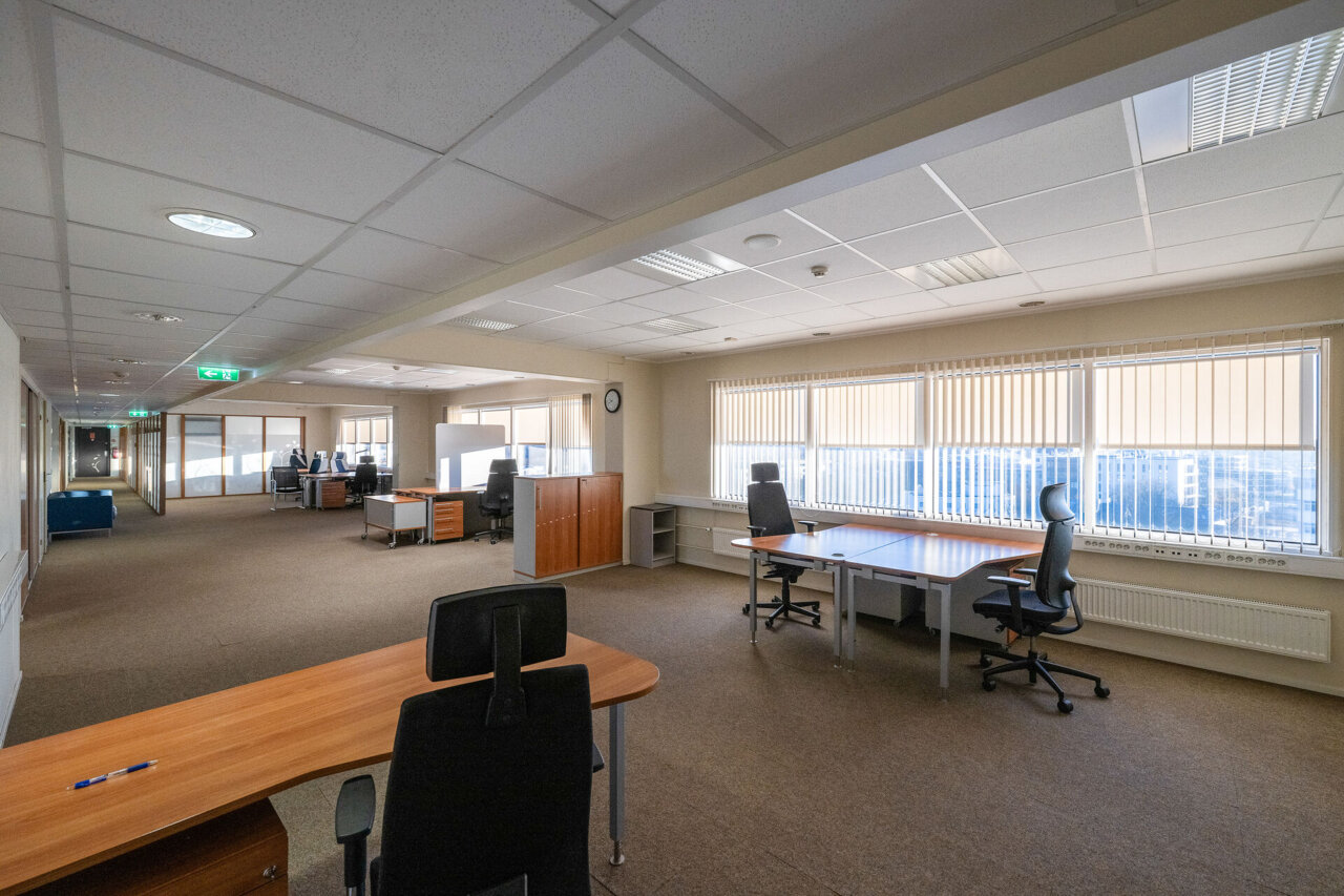 SOODSALT TERVE KORRUS AINULT TEILE! — 975 m² The Bank